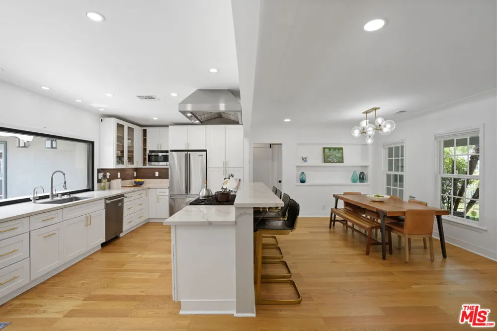 4744 Camellia Avenue Valley Village, CA 91602