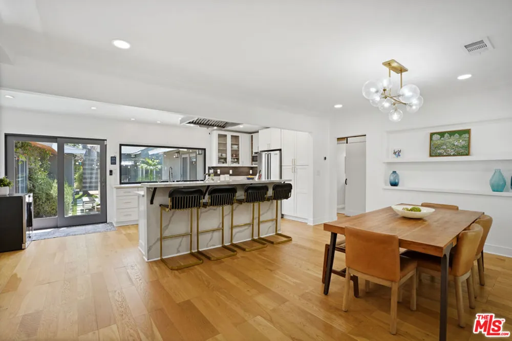 4744 Camellia Avenue Valley Village, CA 91602