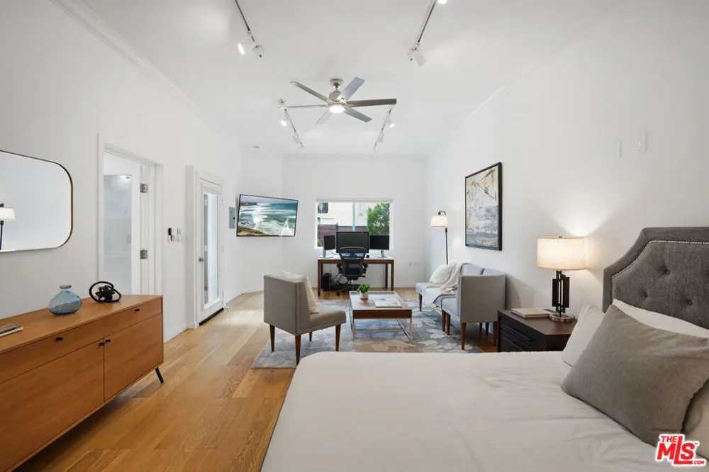 4744 Camellia Avenue Valley Village, CA 91602
