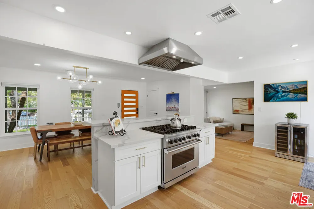 4744 Camellia Avenue Valley Village, CA 91602