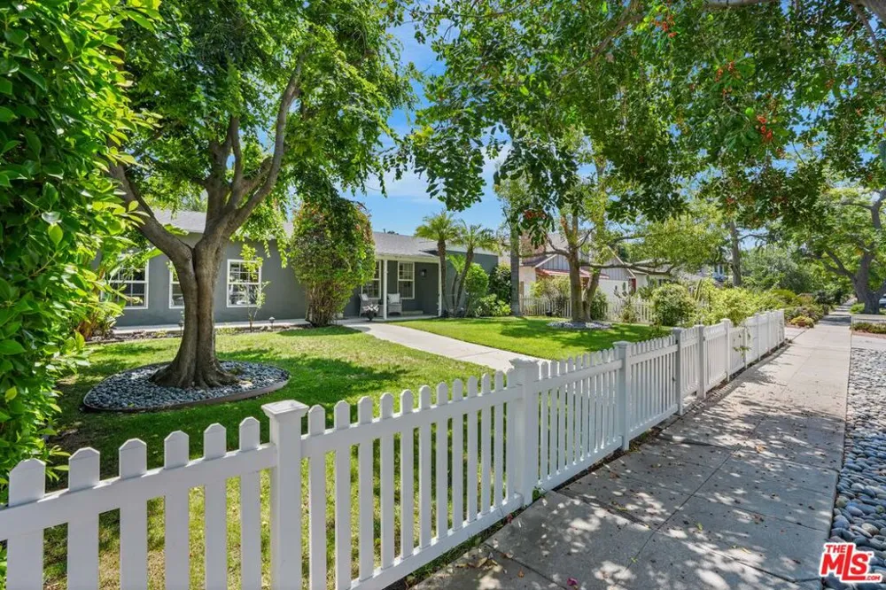 4744 Camellia Avenue Valley Village, CA 91602