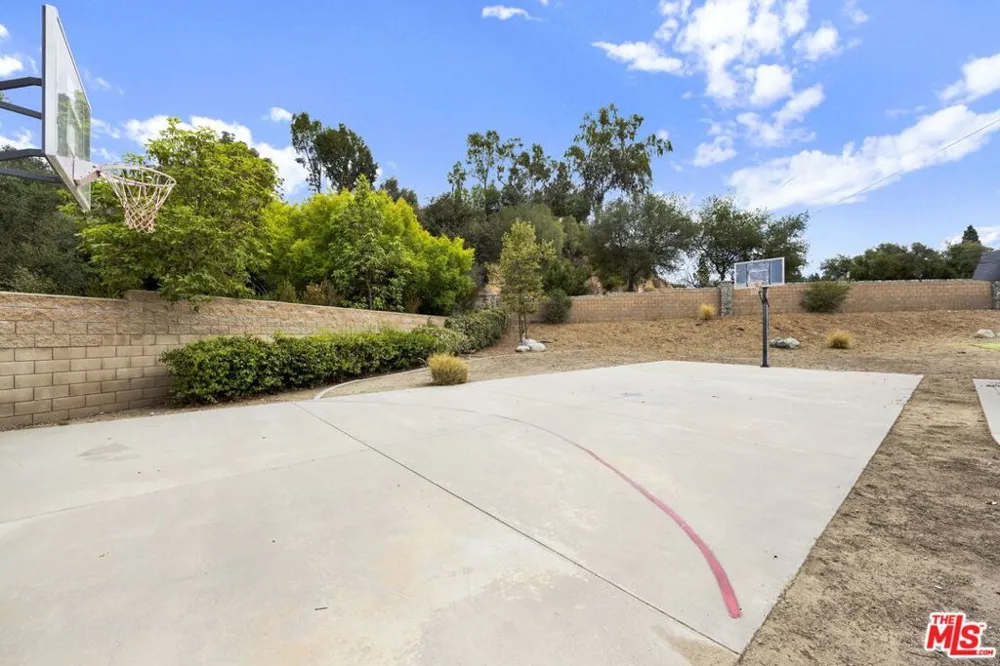 680 Adirondack Lane Claremont, CA 91711