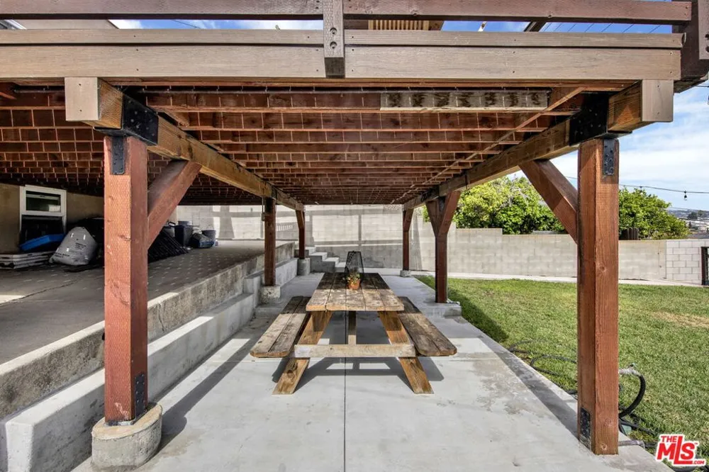 878 W 21st Street San Pedro, CA 90731