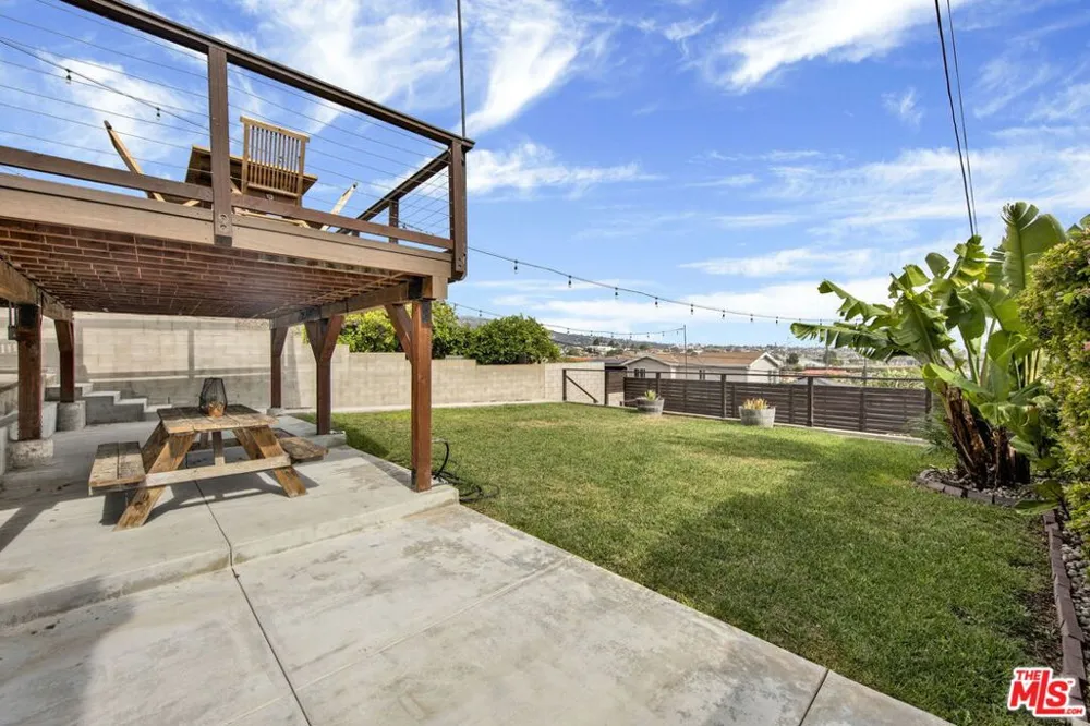 878 W 21st Street San Pedro, CA 90731