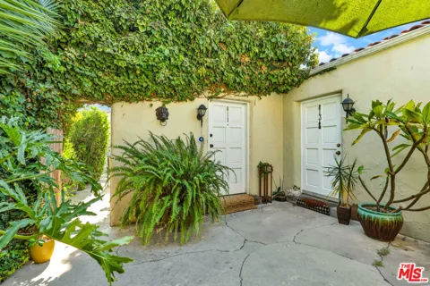 811 Citrus Avenue