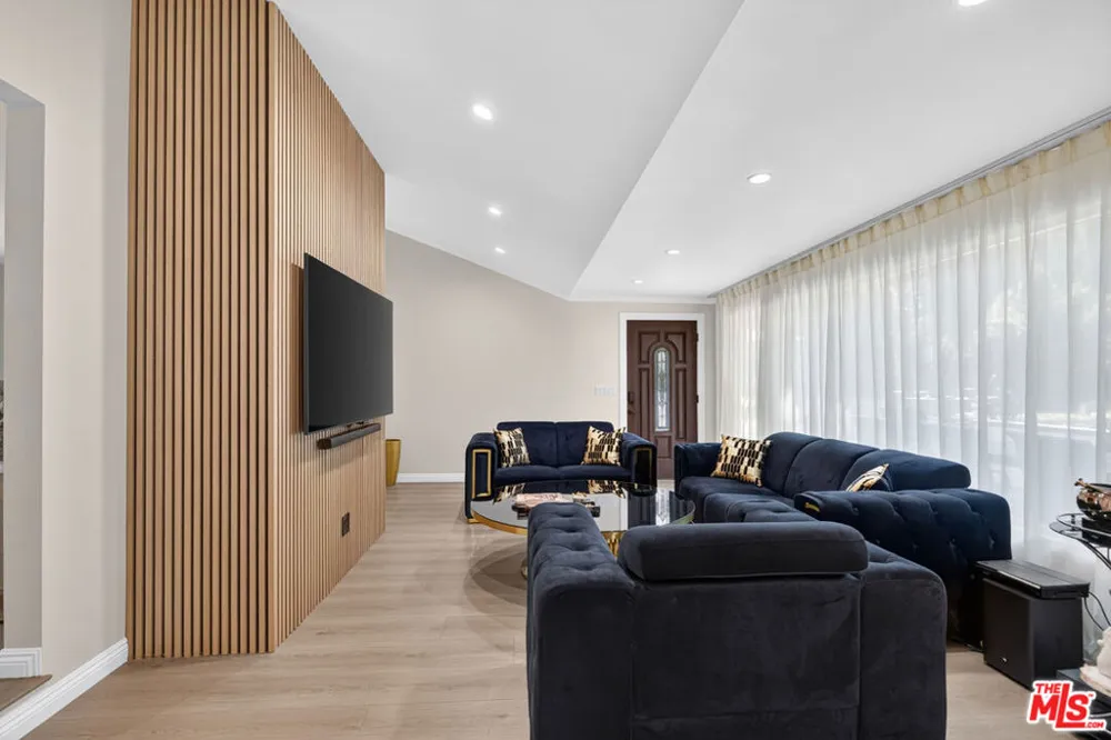 2727 Hollister Terrace Glendale, CA 91206