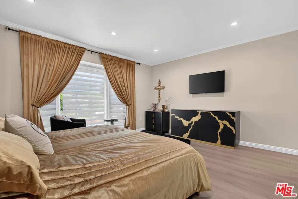 2727 Hollister Terrace Glendale, CA 91206