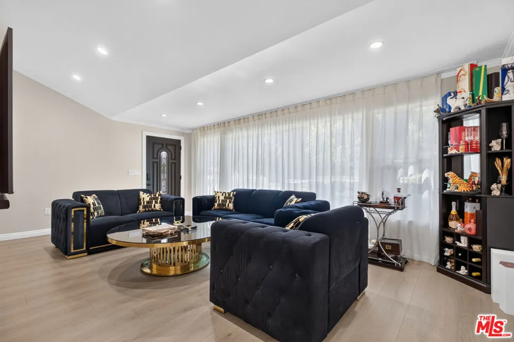 2727 Hollister Terrace Glendale, CA 91206