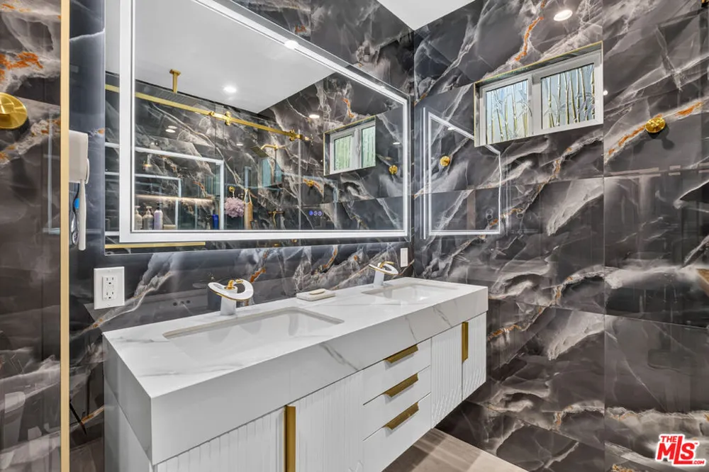 2727 Hollister Terrace Glendale, CA 91206