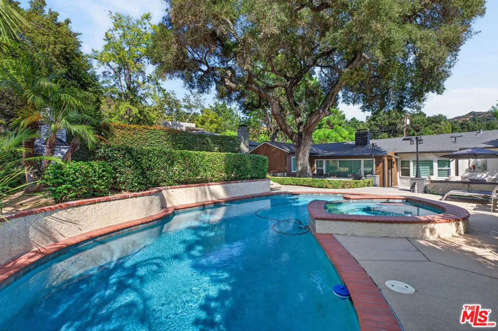 2727 Hollister Terrace Glendale, CA 91206