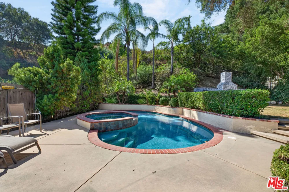 2727 Hollister Terrace Glendale, CA 91206
