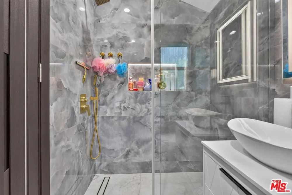 2727 Hollister Terrace Glendale, CA 91206