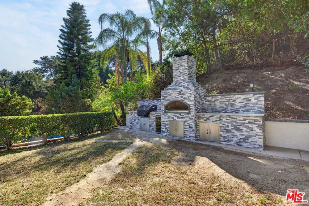 2727 Hollister Terrace Glendale, CA 91206