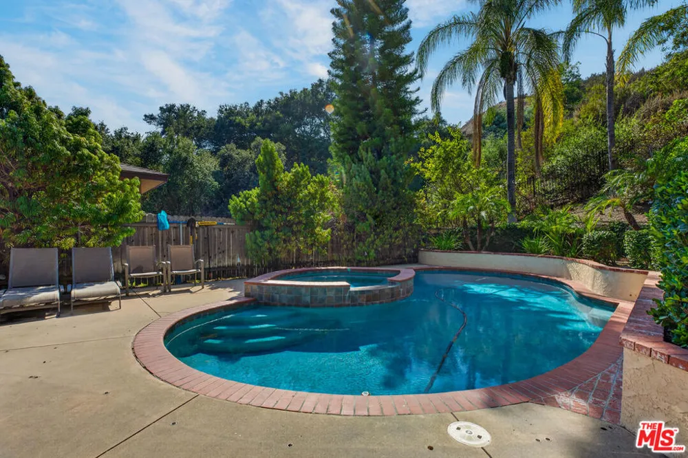 2727 Hollister Terrace Glendale, CA 91206