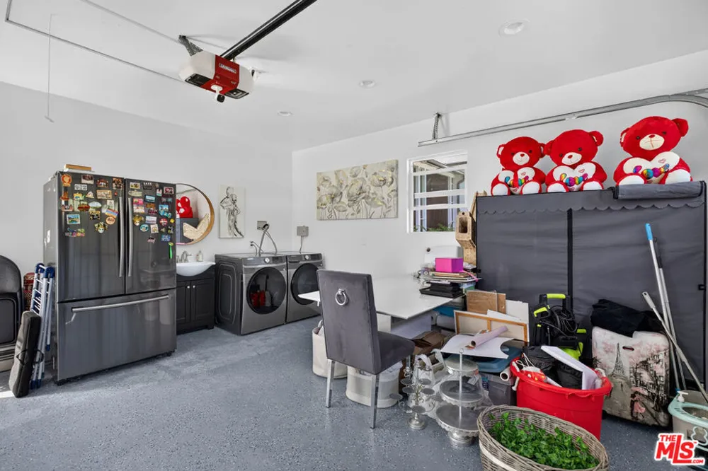 2727 Hollister Terrace Glendale, CA 91206