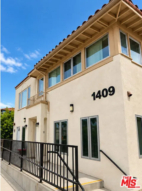 1409 Hobart Boulevard #101