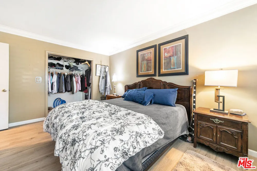 6704 Bedford Avenue Los Angeles, CA 90056