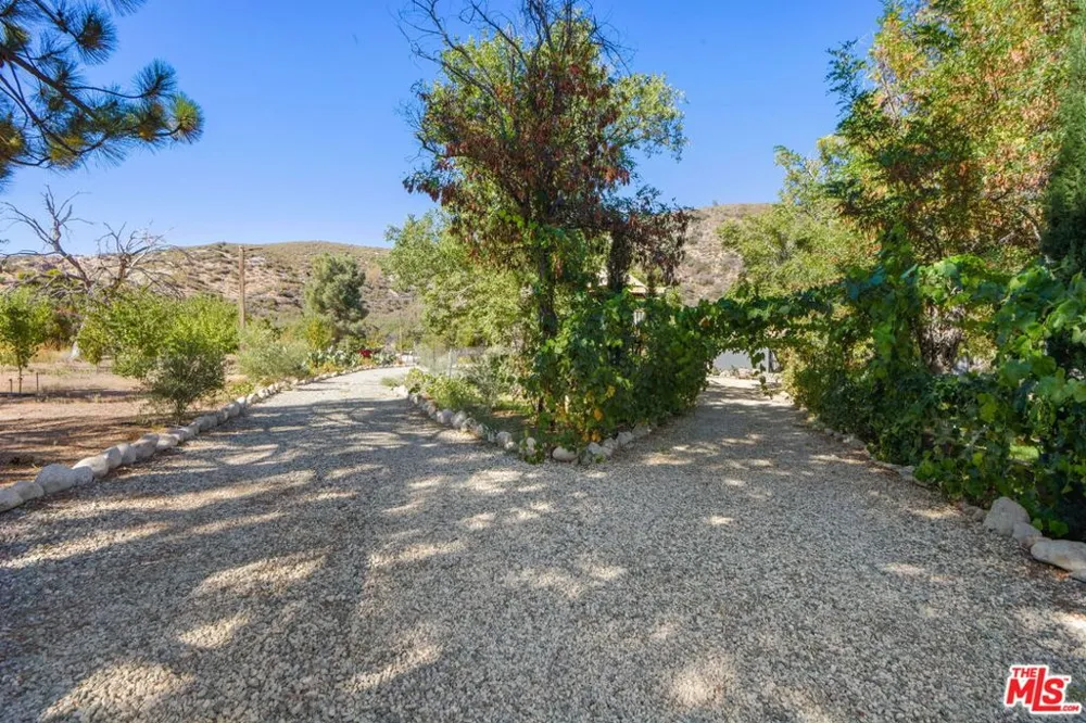 27235 Pine Canyon Road Lake Hughes, CA 93532