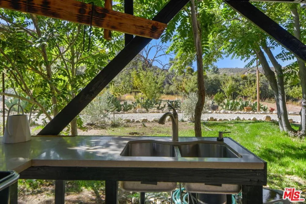 27235 Pine Canyon Road Lake Hughes, CA 93532
