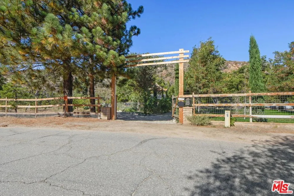27235 Pine Canyon Road Lake Hughes, CA 93532