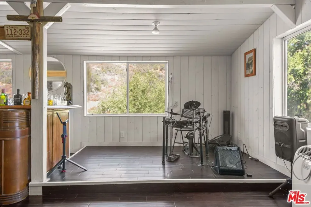 27235 Pine Canyon Road Lake Hughes, CA 93532