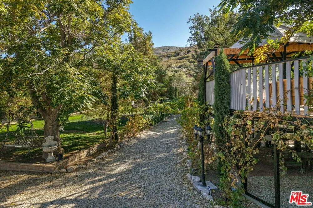 27235 Pine Canyon Road Lake Hughes, CA 93532