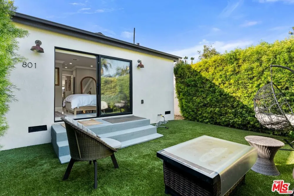 801 Howard Street Los Angeles, CA 90292