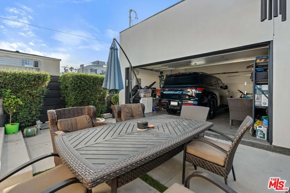 801 Howard Street Los Angeles, CA 90292