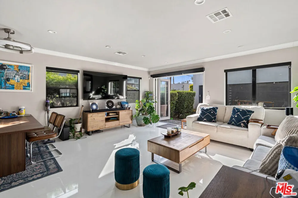 801 Howard Street Los Angeles, CA 90292