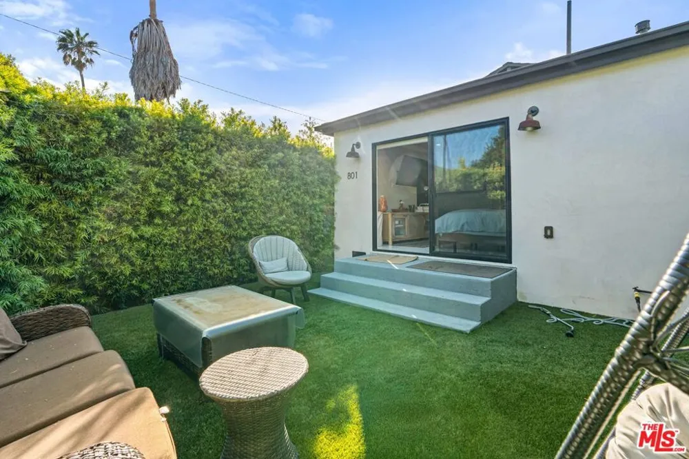 801 Howard Street Los Angeles, CA 90292
