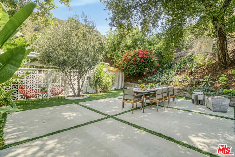 3560 Mandeville Canyon Road Los Angeles, CA 90049