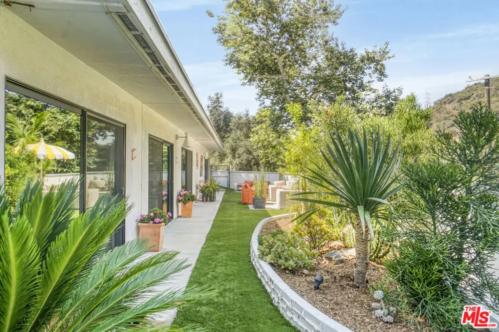 3560 Mandeville Canyon Road Los Angeles, CA 90049