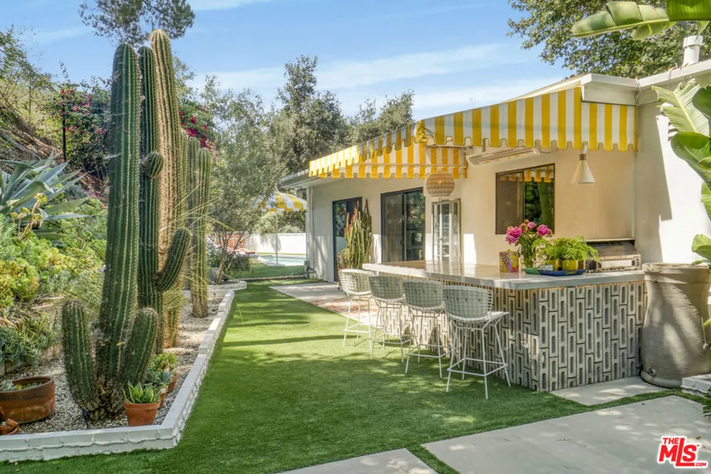 3560 Mandeville Canyon Road Los Angeles, CA 90049