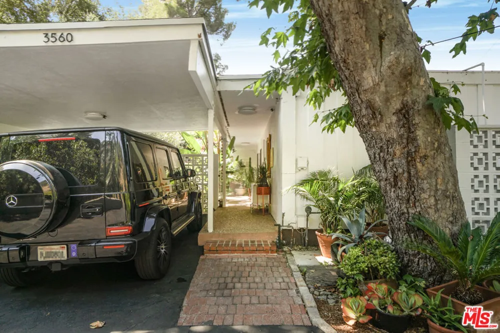 3560 Mandeville Canyon Road Los Angeles, CA 90049