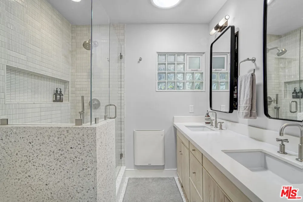 3560 Mandeville Canyon Road Los Angeles, CA 90049