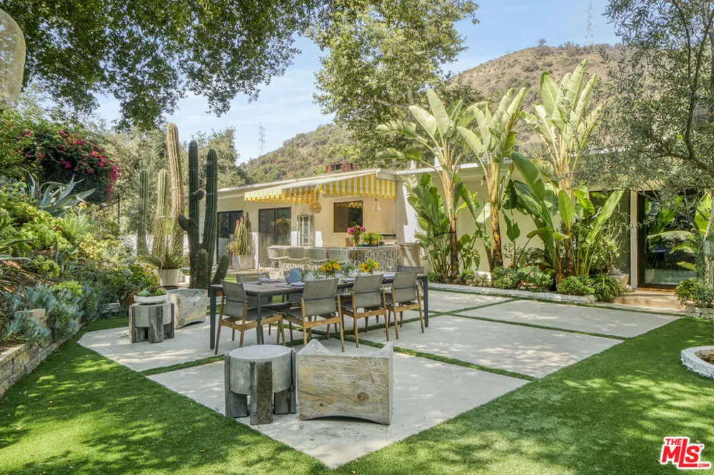 3560 Mandeville Canyon Road Los Angeles, CA 90049