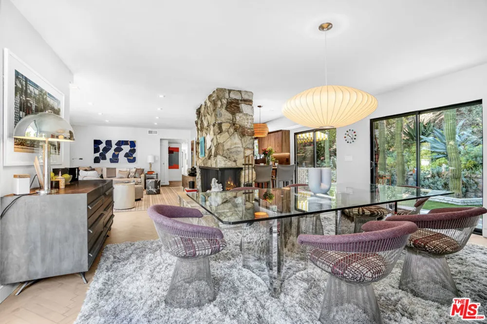 3560 Mandeville Canyon Road Los Angeles, CA 90049