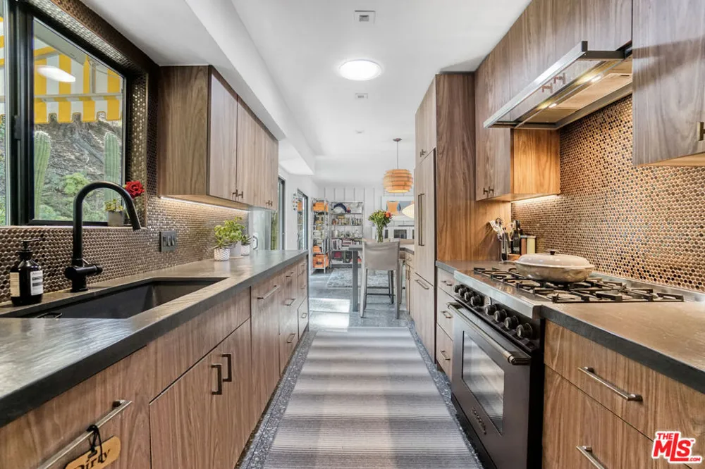 3560 Mandeville Canyon Road Los Angeles, CA 90049