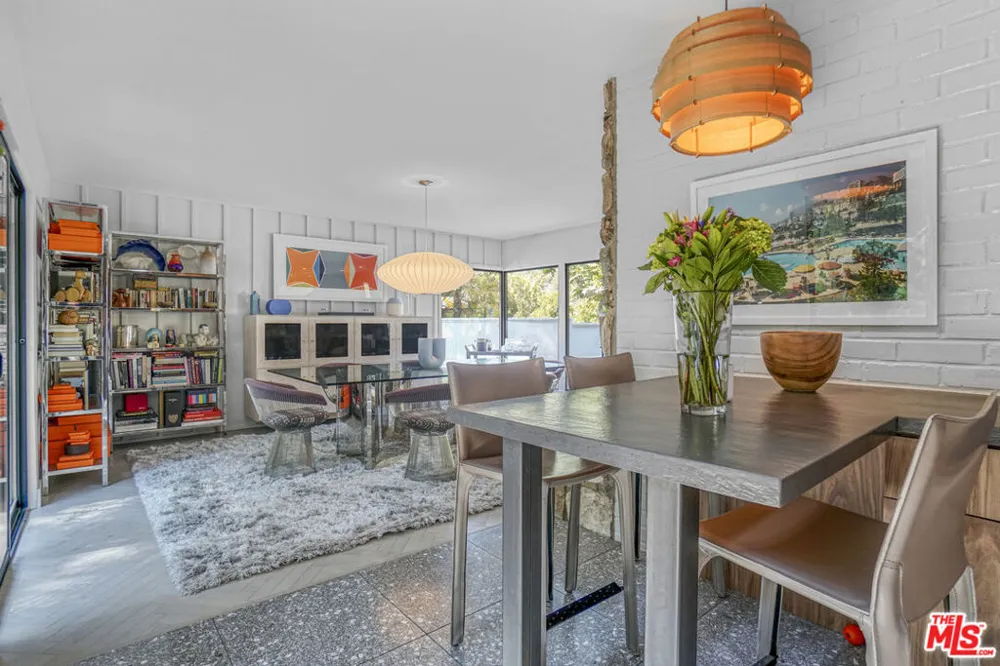 3560 Mandeville Canyon Road Los Angeles, CA 90049