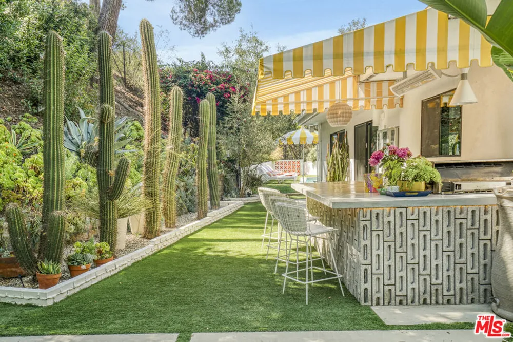 3560 Mandeville Canyon Road Los Angeles, CA 90049
