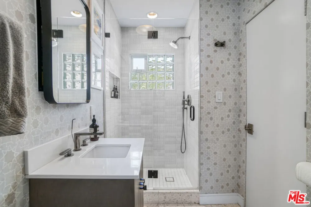 3560 Mandeville Canyon Road Los Angeles, CA 90049