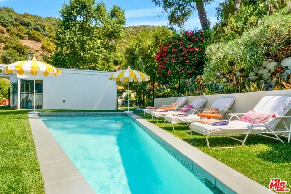 3560 Mandeville Canyon Road Los Angeles, CA 90049