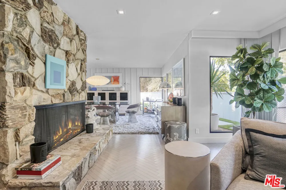 3560 Mandeville Canyon Road Los Angeles, CA 90049