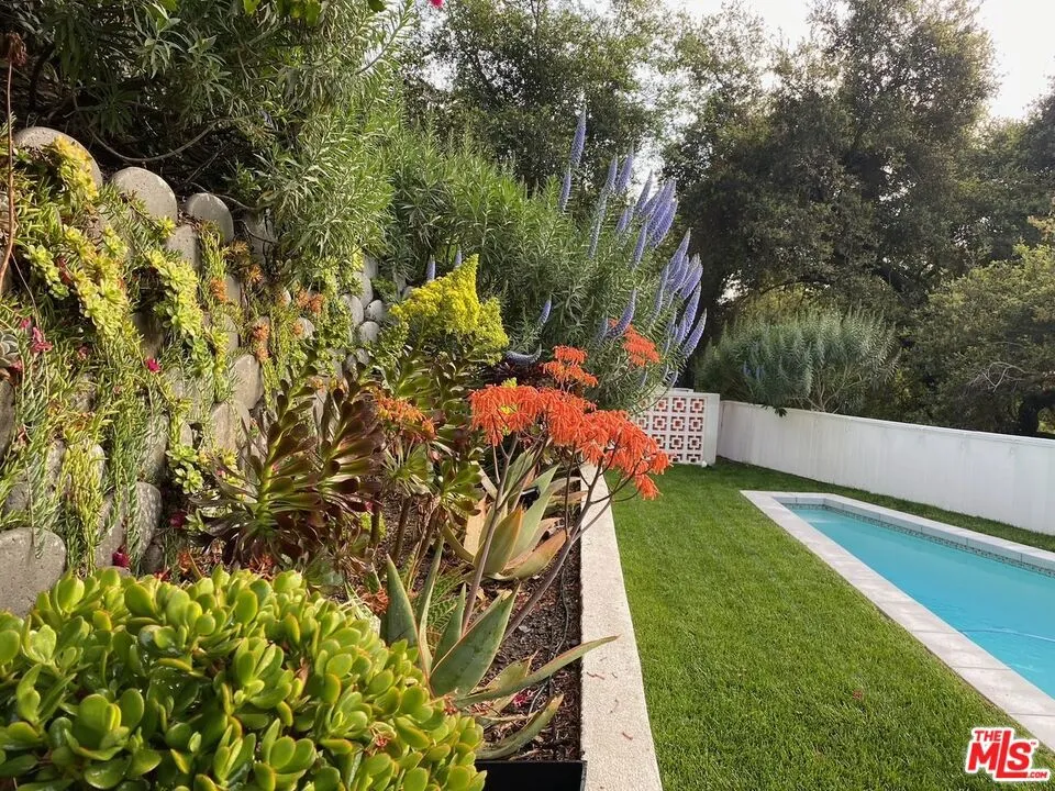 3560 Mandeville Canyon Road Los Angeles, CA 90049