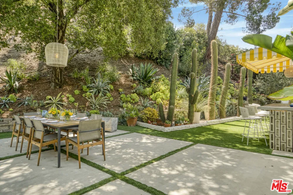 3560 Mandeville Canyon Road Los Angeles, CA 90049
