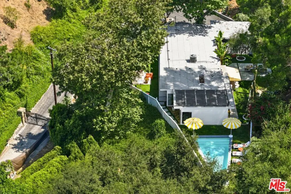 3560 Mandeville Canyon Road Los Angeles, CA 90049
