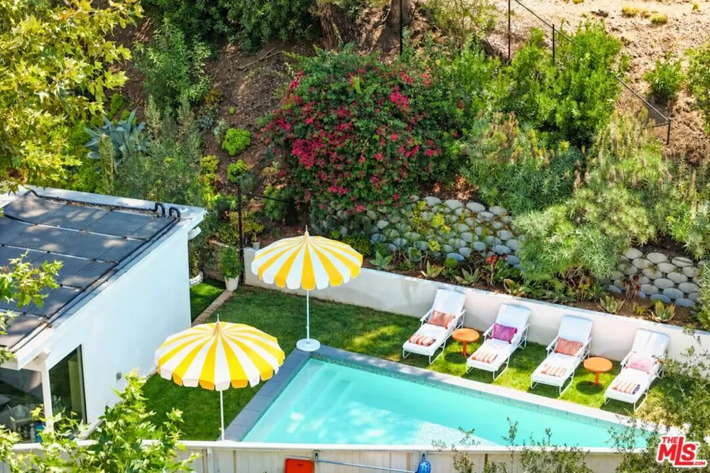 3560 Mandeville Canyon Road Los Angeles, CA 90049