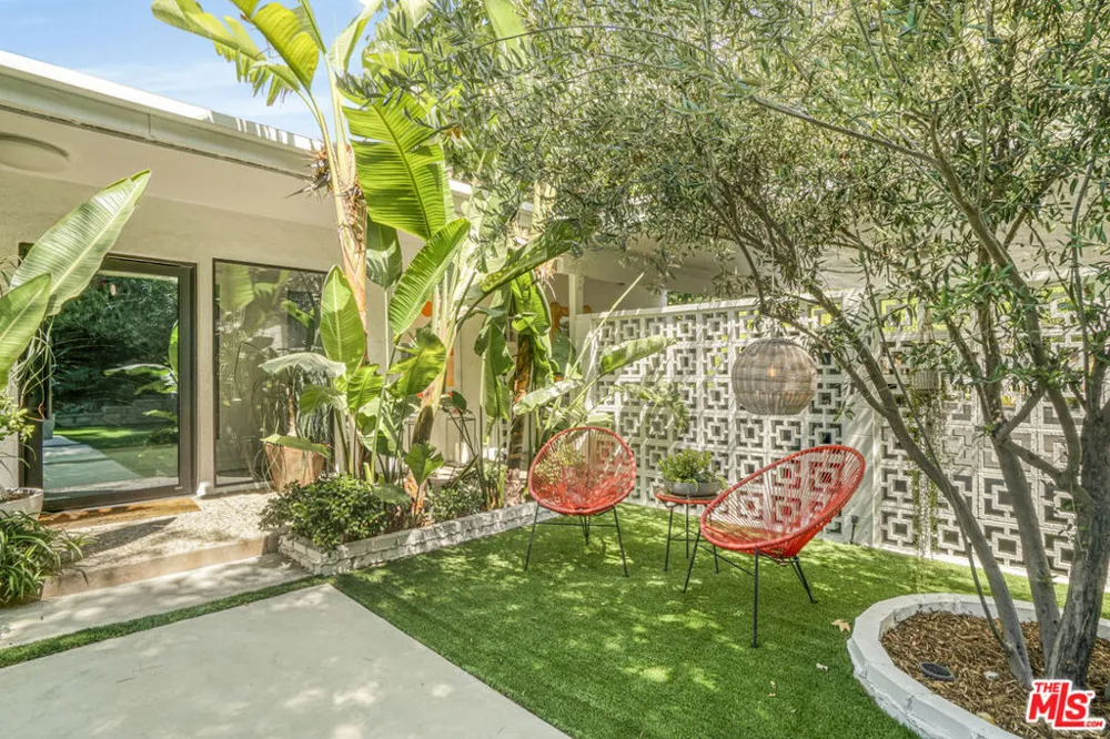 3560 Mandeville Canyon Road Los Angeles, CA 90049