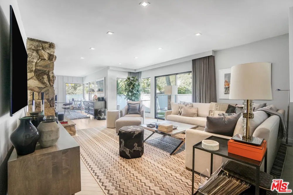 3560 Mandeville Canyon Road Los Angeles, CA 90049