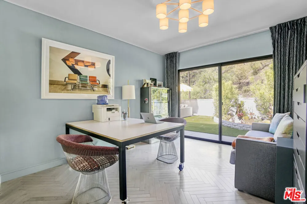 3560 Mandeville Canyon Road Los Angeles, CA 90049
